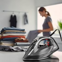 Ferro de Passar a Vapor Philco 320ml Base Cerâmica PFV70 - Preto