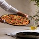 Jogo 6 Pratos de Vidro Opalino Black Friends Time Pizza 32cm Lyor 